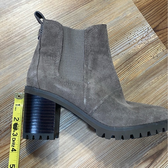 UGG Heeled Boots - Picture 4 of 8